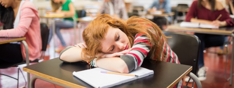 estudiante-durmiendo-clase