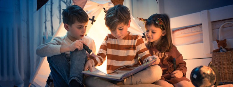 ninos-leyendo-juntos-1